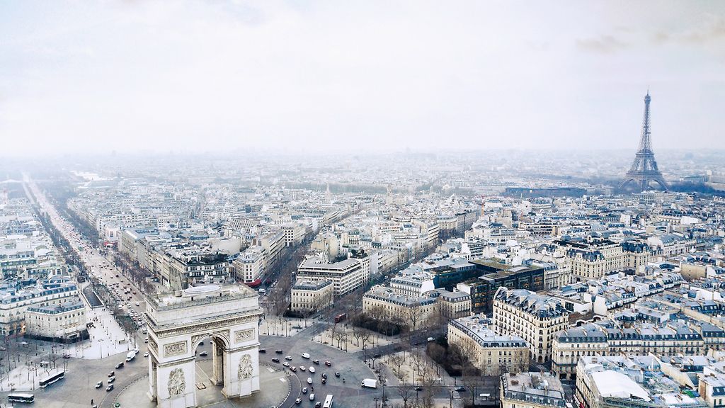 Frankreich: Bogen de Triomphe | © GettyImages/Orbon Alija
