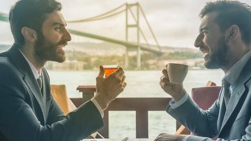 Geschaeftstreffen bei Tee und Kaffee in der Türkei. | ¬